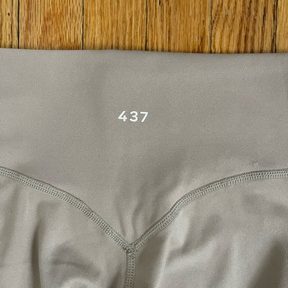 437 Leggings in Latte (M) - Picture 2 of 5